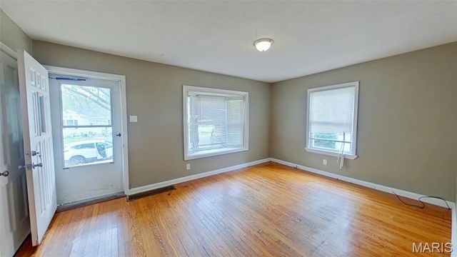 414 Superior Drive, St Louis, MO 63135