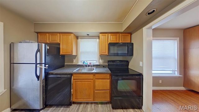 414 Superior Drive, St Louis, MO 63135