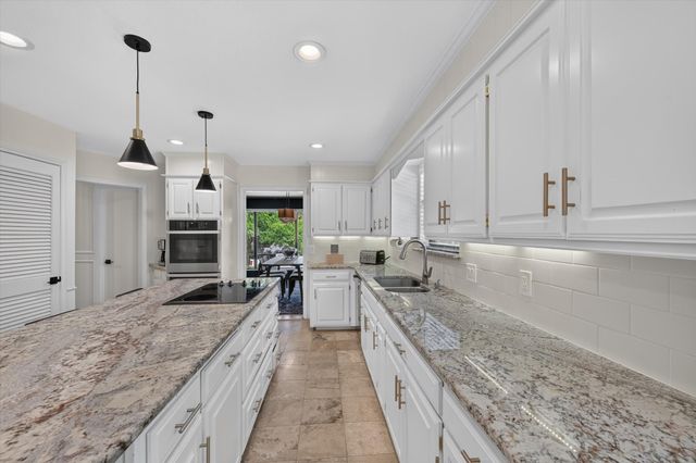 2304 Wakeforest Court, Arlington, TX 76012