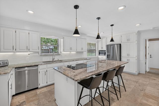 2304 Wakeforest Court, Arlington, TX 76012