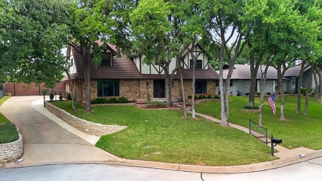 2304 Wakeforest Court, Arlington, TX 76012