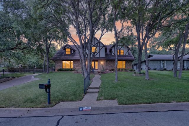 2304 Wakeforest Court, Arlington, TX 76012