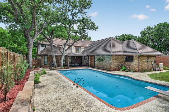 2304 Wakeforest Court, Arlington, TX 76012