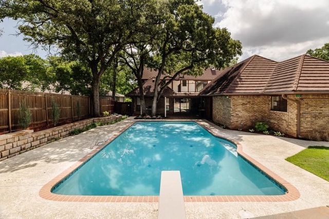 2304 Wakeforest Court, Arlington, TX 76012