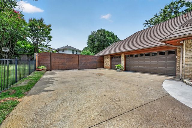 2304 Wakeforest Court, Arlington, TX 76012
