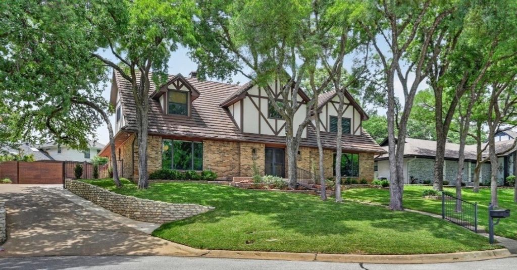 2304 Wakeforest Court, Arlington, TX 76012