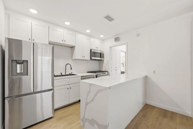 6404 Zena Drive, San Diego, CA 92115
