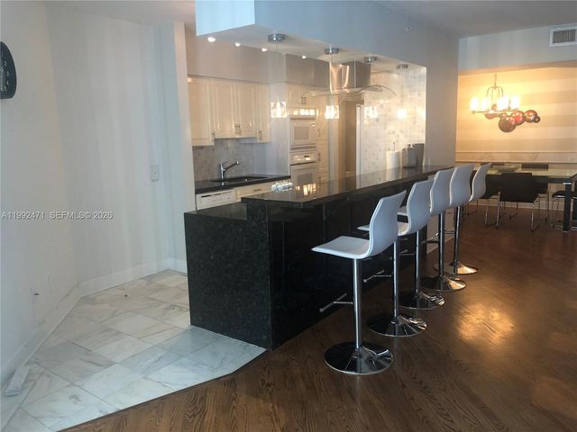 4779 Collins Ave 808, Miami Beach, FL 33140