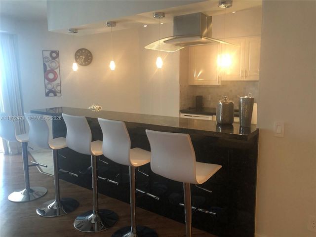 4779 Collins Ave 808, Miami Beach, FL 33140