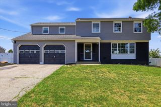 4 BELLOWS LN, Cherry Hill, NJ 08002
