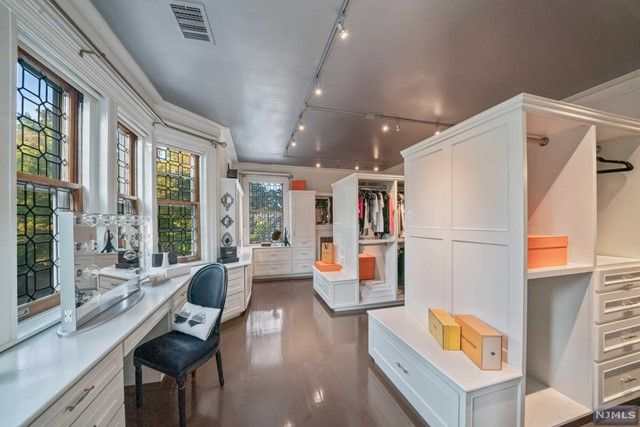 35 Afterglow Way, Montclair, NJ 07042