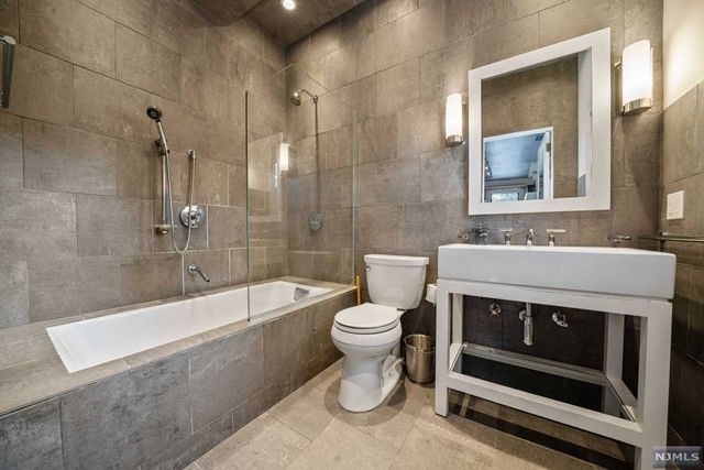 35 Afterglow Way, Montclair, NJ 07042