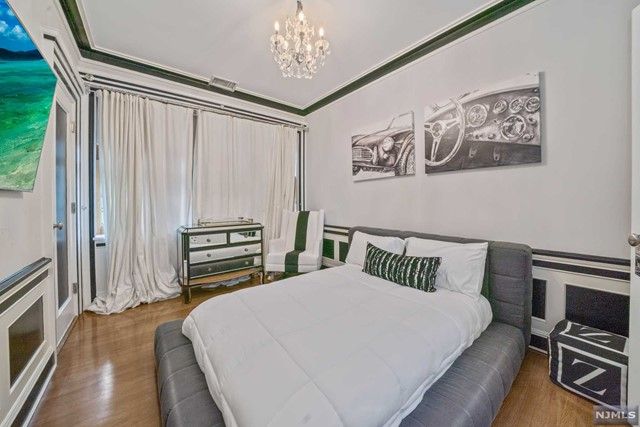 35 Afterglow Way, Montclair, NJ 07042
