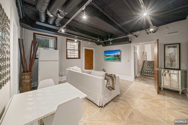 35 Afterglow Way, Montclair, NJ 07042
