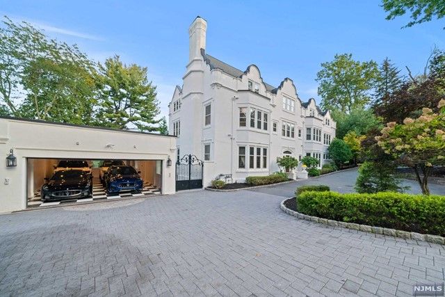 35 Afterglow Way, Montclair, NJ 07042