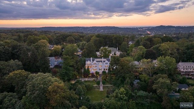 35 Afterglow Way, Montclair, NJ 07042