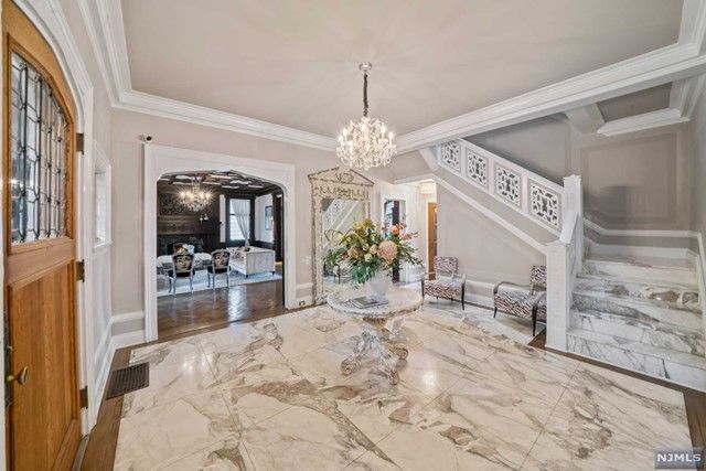 35 Afterglow Way, Montclair, NJ 07042