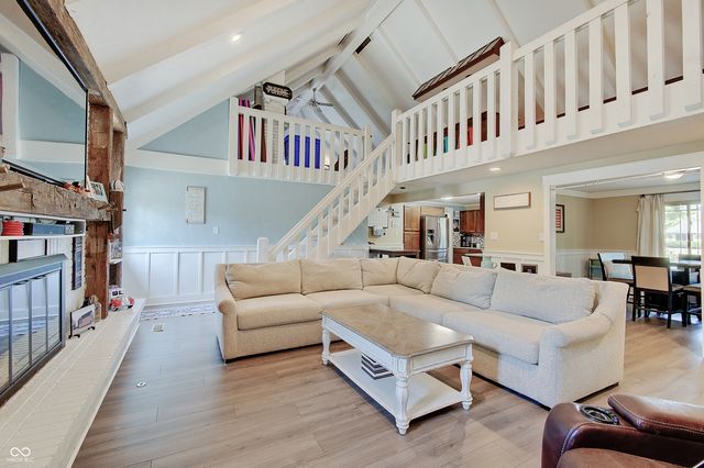 730 Carmen Plaza, Greenwood, IN 46143