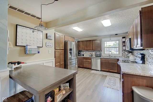 730 Carmen Plaza, Greenwood, IN 46143