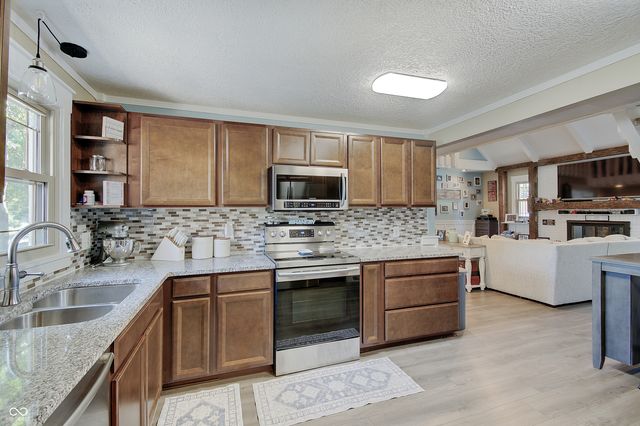 730 Carmen Plaza, Greenwood, IN 46143