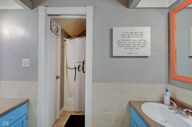 730 Carmen Plaza, Greenwood, IN 46143