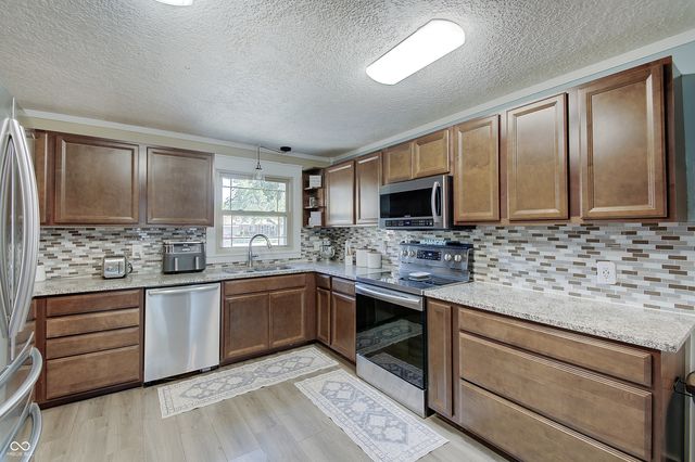 730 Carmen Plaza, Greenwood, IN 46143