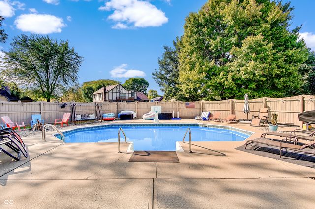 730 Carmen Plaza, Greenwood, IN 46143