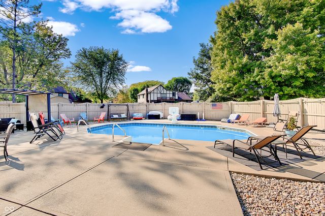 730 Carmen Plaza, Greenwood, IN 46143