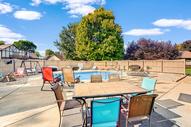 730 Carmen Plaza, Greenwood, IN 46143