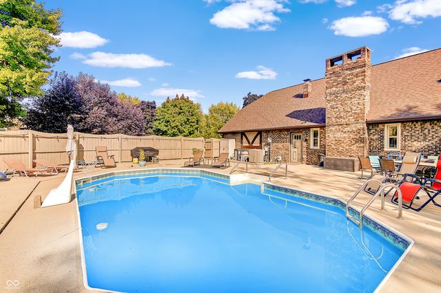 730 Carmen Plaza, Greenwood, IN 46143