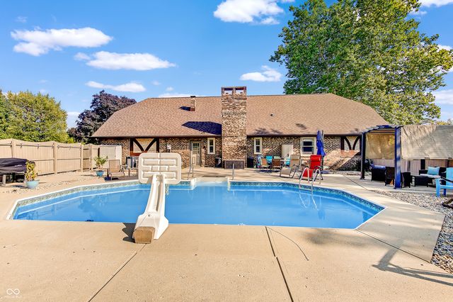 730 Carmen Plaza, Greenwood, IN 46143