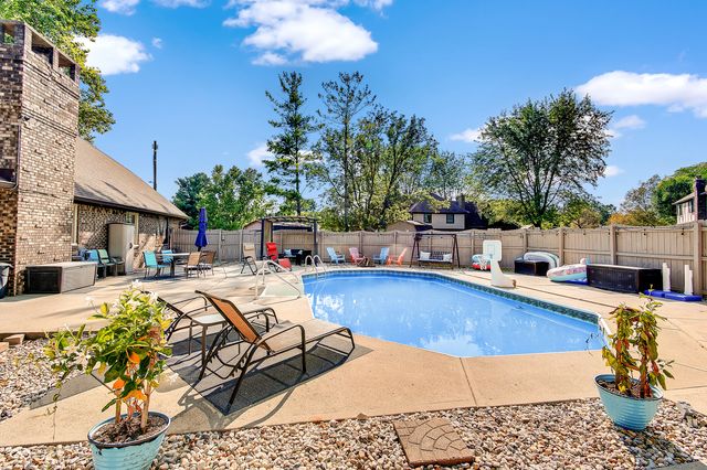 730 Carmen Plaza, Greenwood, IN 46143