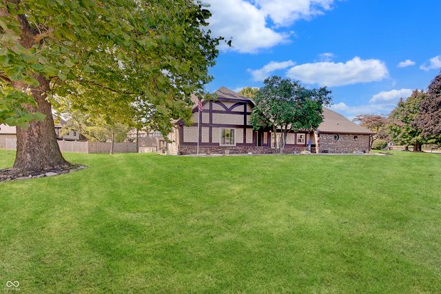 730 Carmen Plaza, Greenwood, IN 46143