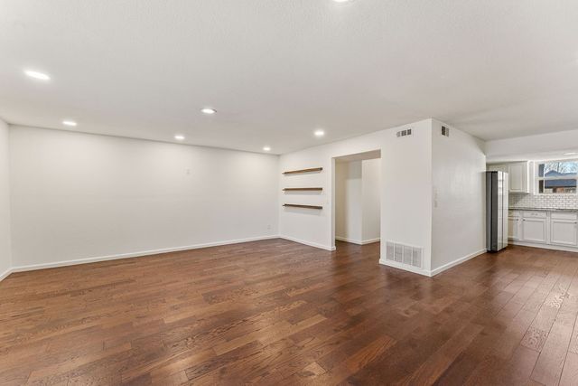 410 SW 10th Street, Bentonville, AR 72712