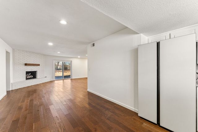 410 SW 10th Street, Bentonville, AR 72712