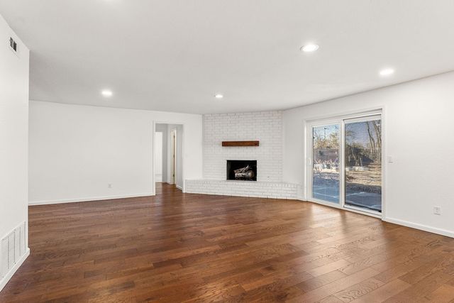 410 SW 10th Street, Bentonville, AR 72712