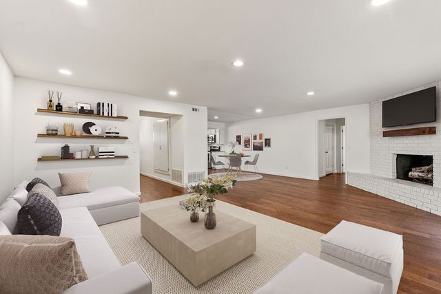 410 SW 10th Street, Bentonville, AR 72712