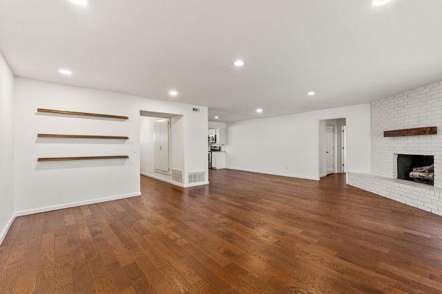 410 SW 10th Street, Bentonville, AR 72712