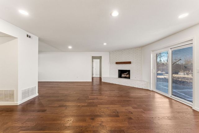 410 SW 10th Street, Bentonville, AR 72712