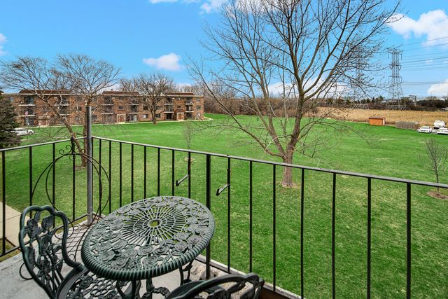 961 N Rohlwing Road 201B, Addison, IL 60101