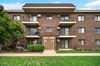 961 N Rohlwing Road 201B, Addison, IL 60101