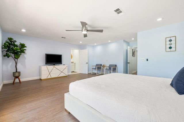 68425 Tachevah Drive, Cathedral City, CA 92234