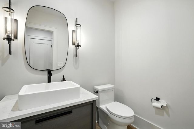 1200 JOSSIE LN, Mclean, VA 22102