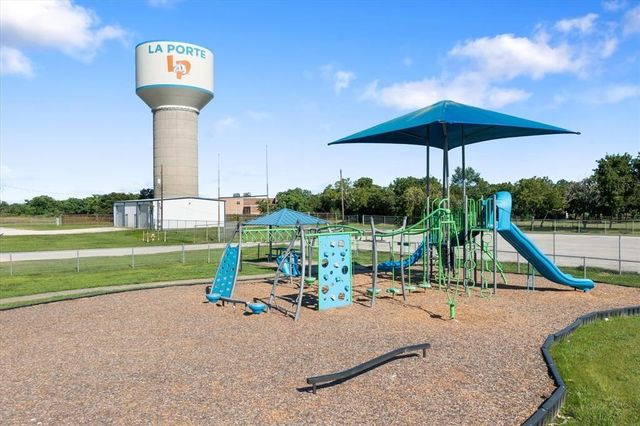 11625 N D Street, La Porte, TX 77571