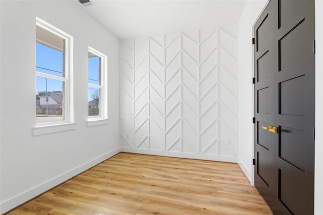 11625 N D Street, La Porte, TX 77571