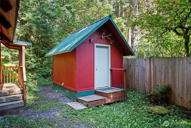 31603 554th Street Ct E, Ashford, WA 98304