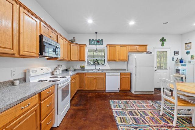 124 Pony Grass LN, Bastrop, TX 78602