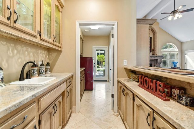 10595 E San Felipe Avenue, Clovis, CA 93619