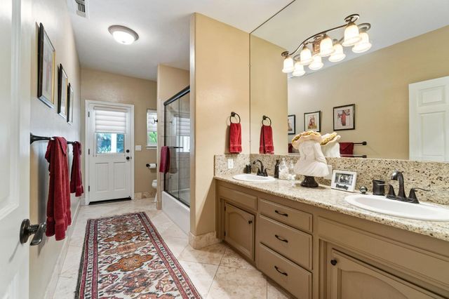 10595 E San Felipe Avenue, Clovis, CA 93619