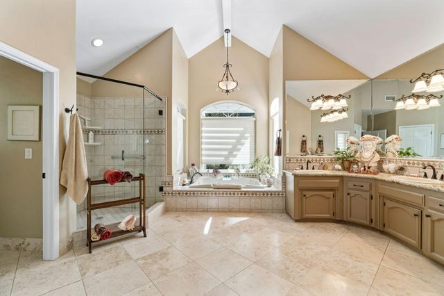 10595 E San Felipe Avenue, Clovis, CA 93619